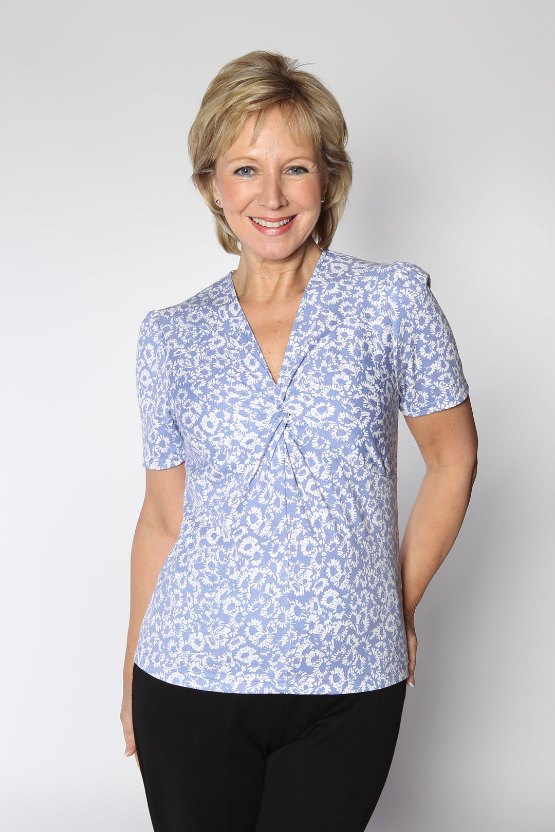 Daisy Knot Front Top - Viz a Viz - Classic Women's Tops – Carr & Westley